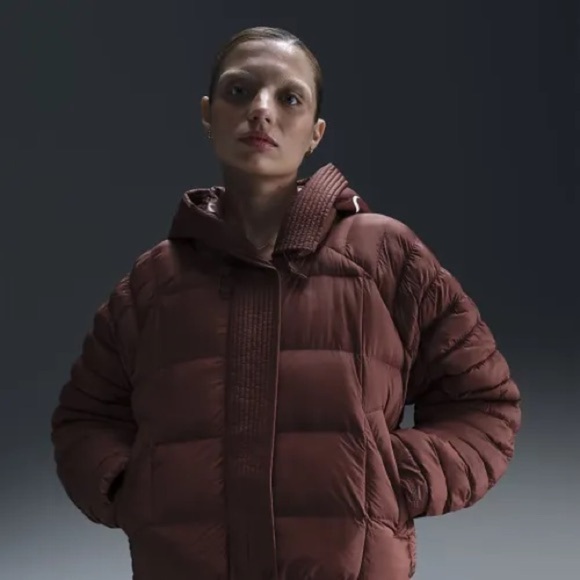 NWT Nike Swoosh Puffer PrimaLoft Therma-FIT Oversized Hooded Jacket in Red Sz M - Picture 1 of 16